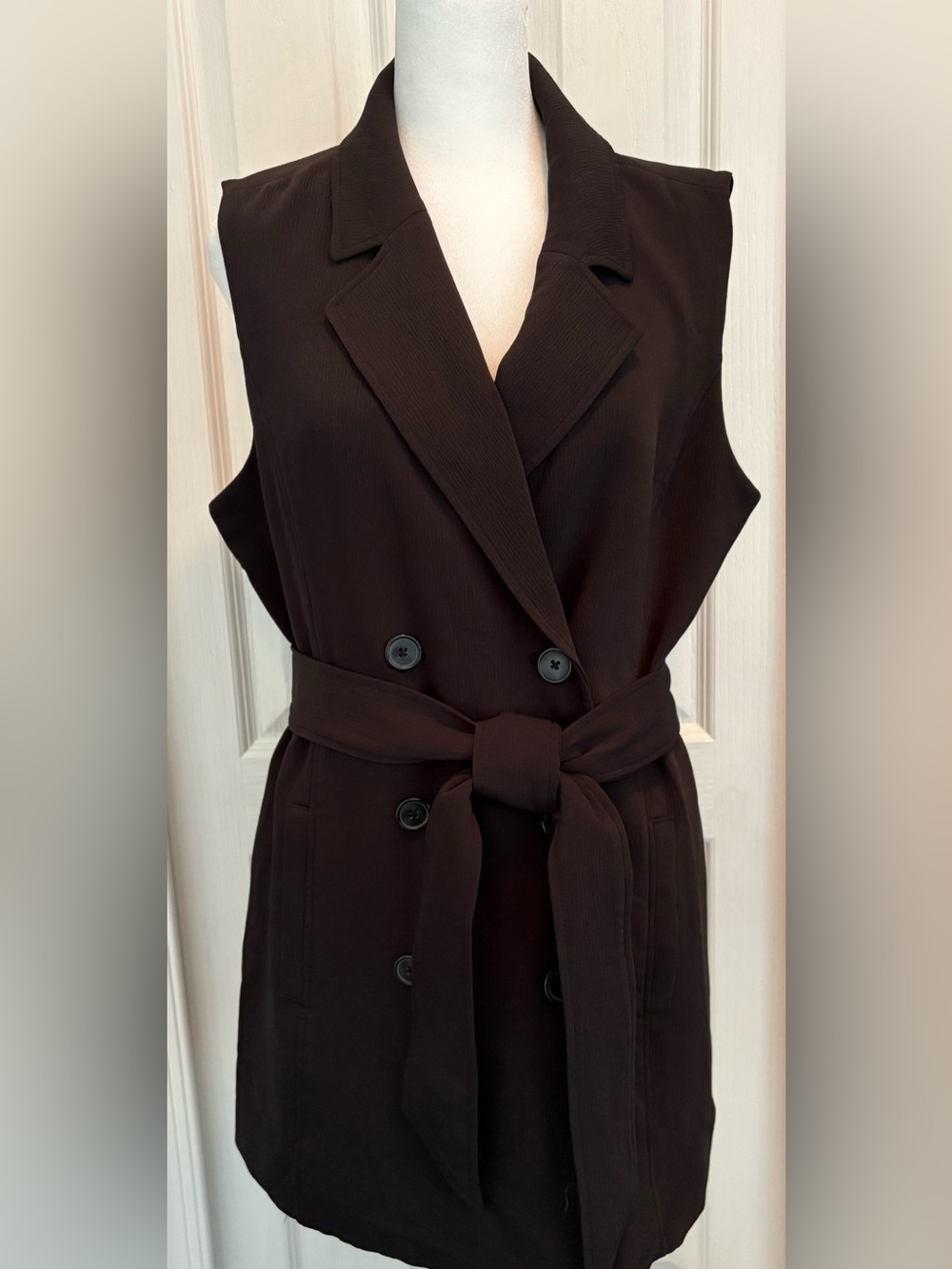 Simply Vera Vera Wang , long button front and tie vest. Sleeveless blazer. NWOT.